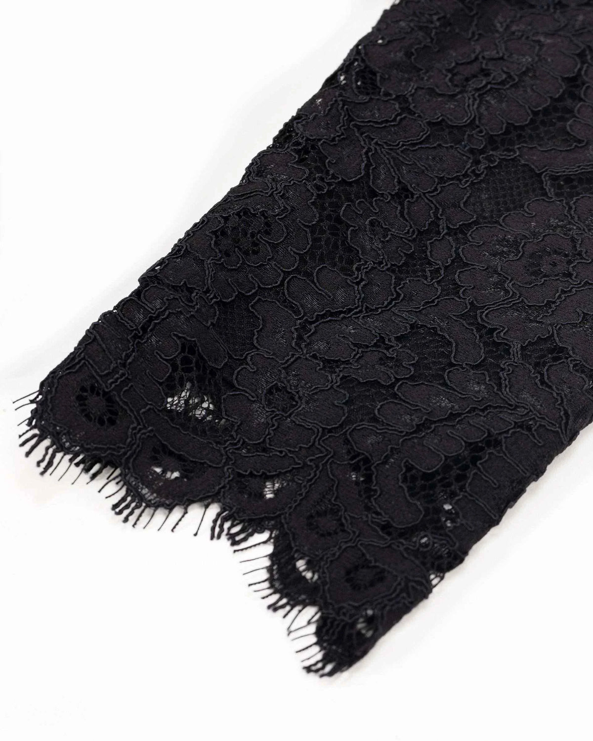 The sleeve ends in a floral lace border with fine threadlike edges visible close up.